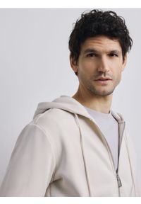 Reserved - Rozpinana bluza z kapturem - beżowy. Typ kołnierza: kaptur. Kolor: beżowy. Materiał: bawełna, dzianina #1