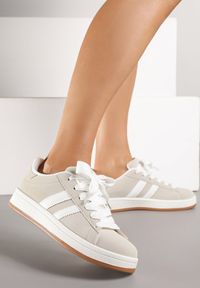 Renee - Beżowe Sneakersy Ozdobione Motywem Pasków Flortewi. Nosek buta: okrągły. Zapięcie: pasek. Kolor: beżowy. Materiał: nubuk, syntetyk. Wzór: aplikacja. Obcas: na obcasie. Wysokość obcasa: niski