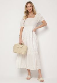 Born2be - Biała Bawełniana Sukienka z Haftowanym Wzorem Iffanella. Okazja: na spacer, na co dzień. Kolor: biały. Materiał: bawełna. Wzór: haft. Sezon: lato. Styl: elegancki, casual #7