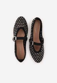 Renee - Czarne Balerinki w Stylu Mary Jane z Cyrkoniami i Ażurową Cholewką Lyphenne. Kolor: czarny. Materiał: satyna, jeans. Szerokość cholewki: normalna. Wzór: ażurowy. Styl: glamour, klasyczny #5