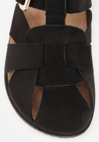 Born2be - Czarne Klapki Mule z Ozdobnymi Wycięciami i Regulowanym Paskiem z Klamerką Aene. Okazja: na co dzień. Kolor: czarny. Materiał: jeans, zamsz, len. Wzór: haft. Sezon: lato. Styl: boho, wakacyjny, casual #5