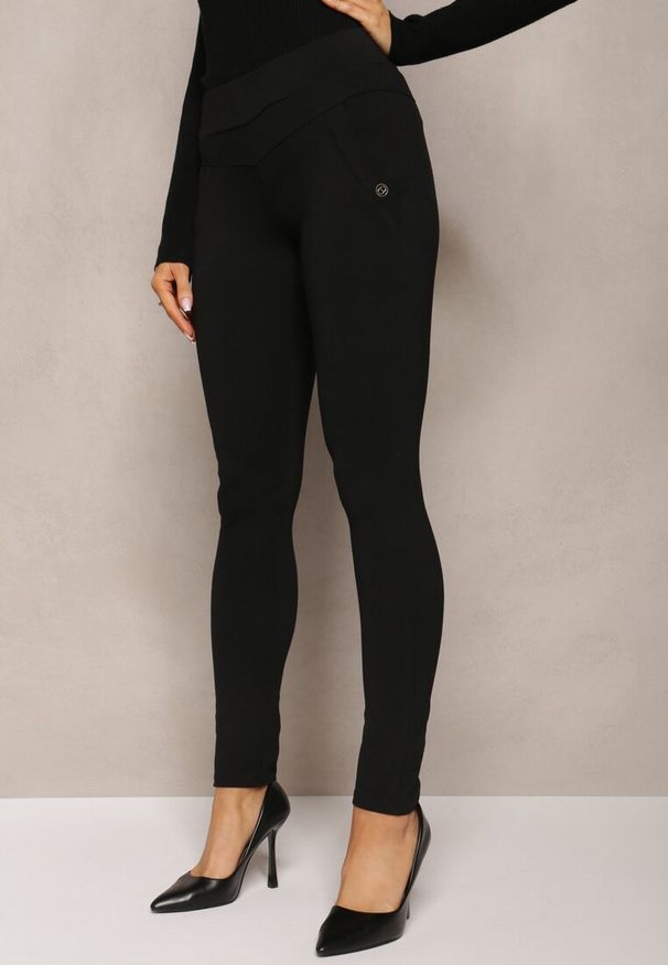 Renee - Czarne Spodnie o Fasonie Skinny Ozdobione Napami Gramiava. Kolor: czarny. Materiał: tkanina. Wzór: aplikacja