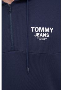 Tommy Jeans bluza bawełniana męska kolor granatowy z kapturem z nadrukiem. Typ kołnierza: kaptur. Kolor: niebieski. Materiał: bawełna. Długość: krótkie. Wzór: nadruk