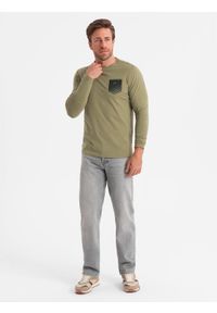 Ombre Clothing - Longsleeve męski z printem w kształcie kieszonki - oliwkowy V2 - Rozmiar: XL. Kolor: oliwkowy. Materiał: bawełna. Długość rękawa: długi rękaw. Długość: długie. Wzór: nadruk #5