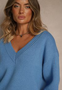 Renee - Niebieski Sweter z Kaszmirem i Trójkątnym Dekoltem Plenne. Kolor: niebieski. Materiał: kaszmir. Styl: klasyczny
