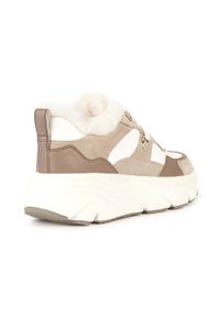 Geox sneakersy skórzane D DIAMANTA C kolor beżowy D36UFC 08522 C0118. Nosek buta: okrągły. Zapięcie: sznurówki. Kolor: beżowy. Materiał: skóra. Szerokość cholewki: normalna #2