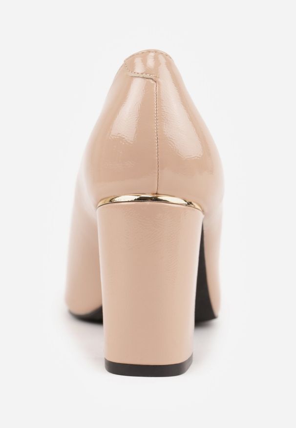 Born2be - Beżowe Lakierowane Czółenka Vices na Geometrycznym Obcasie ze Skórzaną Wkładką Midvire. Okazja: na imprezę, do pracy, na co dzień, na spotkanie biznesowe. Kolor: beżowy. Materiał: skóra, lakier. Wzór: geometria. Obcas: na obcasie. Styl: klasyczny, casual, biznesowy. Wysokość obcasa: średni