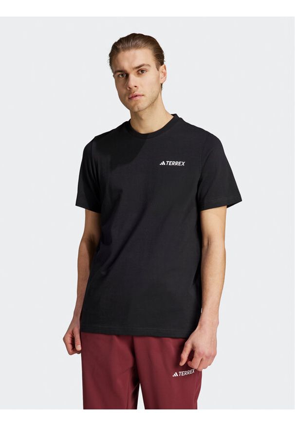 Adidas - adidas T-Shirt IB4872 Czarny Regular Fit. Kolor: czarny. Materiał: bawełna