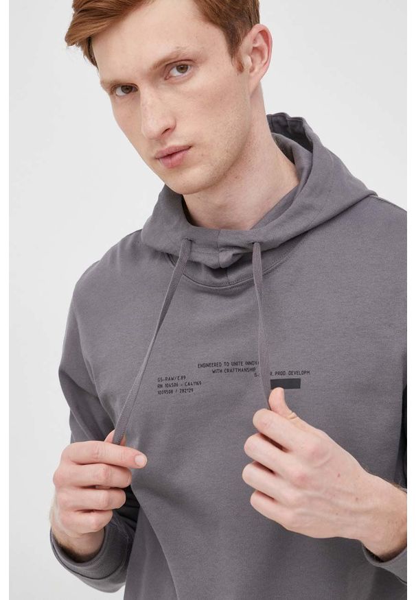 G-Star RAW - G-Star Raw bluza bawełniana męska kolor szary z kapturem z nadrukiem. Okazja: na co dzień. Typ kołnierza: kaptur. Kolor: szary. Materiał: bawełna. Wzór: nadruk. Styl: casual
