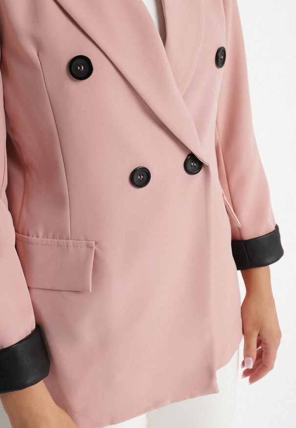 Born2be - Różowa Marynarka Dwurzędowa z Ozdobnym Klapami Lorhiris. Okazja: na co dzień. Kolor: różowy. Materiał: jeans. Styl: klasyczny, casual