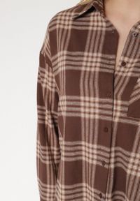 Born2be - Brązowa Bawełniana Koszula w Kratę Monittia. Okazja: na co dzień. Kolor: brązowy. Materiał: bawełna. Styl: klasyczny, casual, elegancki #6