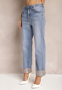 Renee - Jasnoniebieskie Jeansy Regular z Bawełny Ozdobione Połyskiem z Podwijanymi Nogawkami Frisala. Okazja: na co dzień. Kolor: niebieski. Wzór: aplikacja. Styl: klasyczny, casual, elegancki