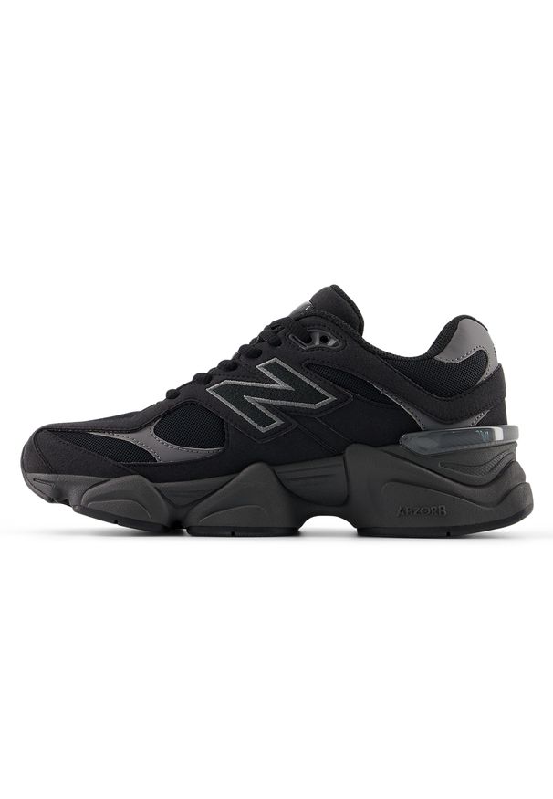 Buty dziecięce New Balance G90602QL – czarne. Okazja: na co dzień, na uczelnię. Kolor: czarny. Materiał: skóra, syntetyk, materiał, guma. Szerokość cholewki: normalna. Sport: turystyka piesza