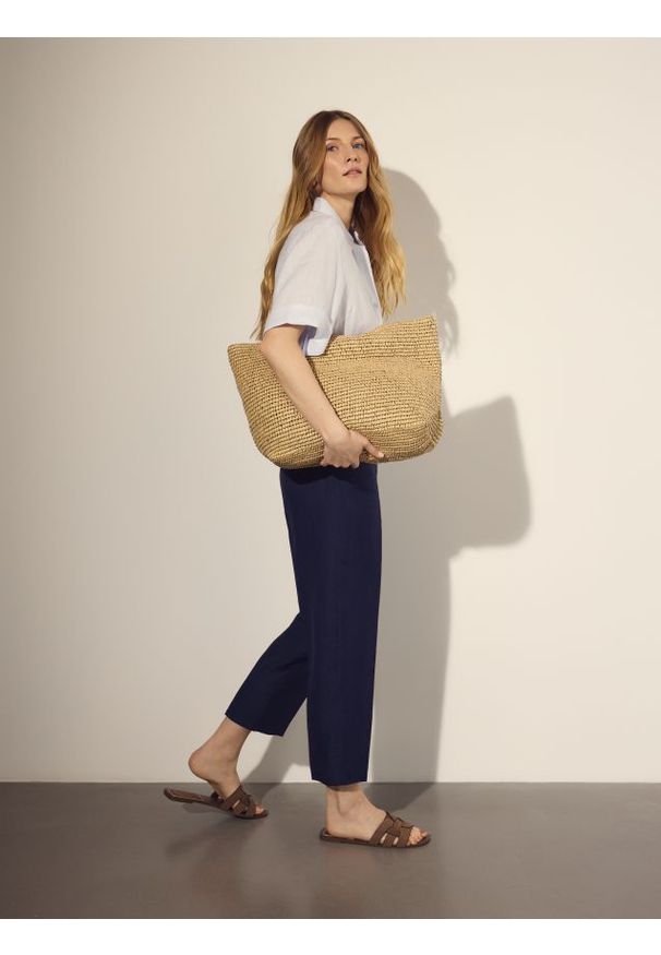 Reserved - Spodnie z lnem i wiskozą - granatowy. Kolor: niebieski. Materiał: wiskoza, len