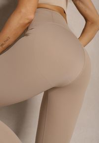 Renee - Beżowe Basicowe Legginsy High Waist Tofelia. Okazja: na co dzień. Stan: podwyższony. Kolor: beżowy. Styl: klasyczny, casual #5