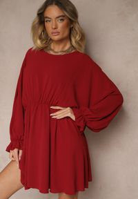 Renee - Bordowa Rozkloszowana Sukienka z Gumką w Talii i przy Mankietach Tesunela. Okazja: na co dzień. Kolor: czerwony. Styl: elegancki, casual #4