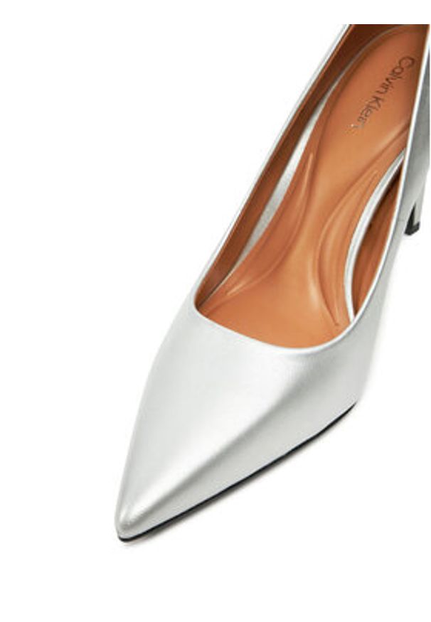 Calvin Klein Szpilki Heel Pump 90 - Met HW0HW02431 Srebrny. Kolor: srebrny. Materiał: skóra. Obcas: na szpilce