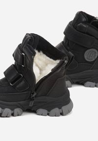 Born2be - Czarno-Szare Botki Trapery na Grubej Podeszwie z Tłoczoną Aplikacją Aveskia. Okazja: na co dzień. Zapięcie: rzepy. Kolor: czarny. Materiał: jeans. Wzór: aplikacja. Styl: casual #4
