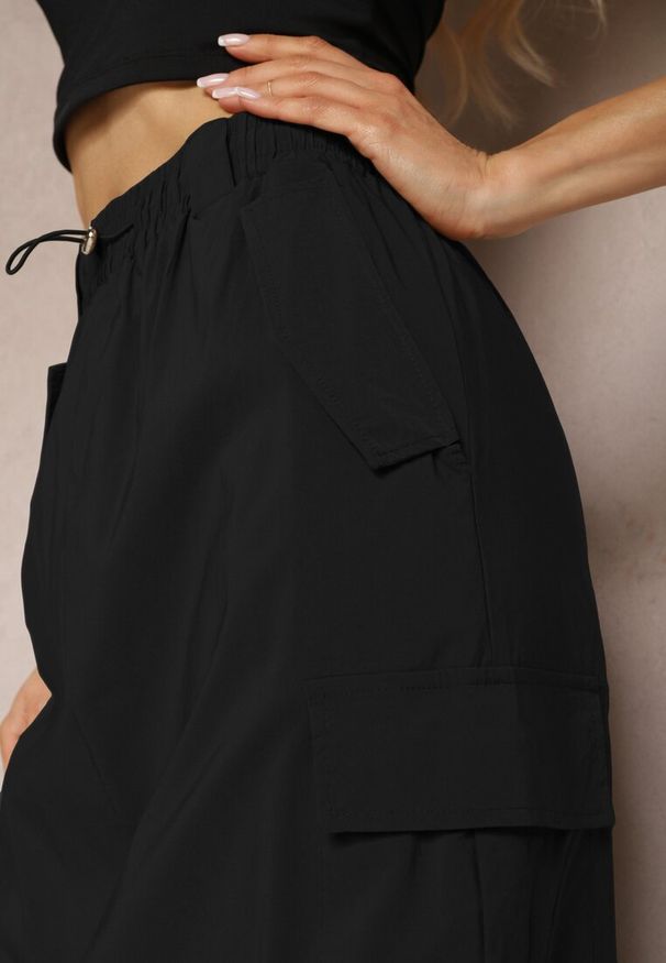 Renee - Czarna Spódnica ze Ściąganym Dołem ze Stoperami i Kieszeniami Lariena. Okazja: na co dzień. Kolor: czarny. Materiał: tkanina. Styl: casual