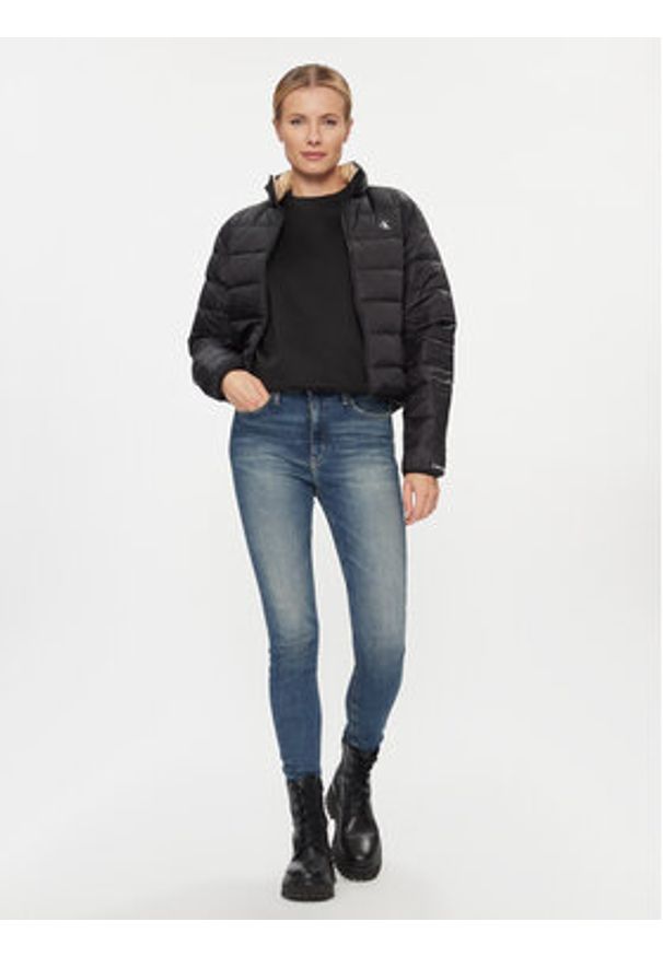 Calvin Klein Jeans Kurtka puchowa J20J222585 Czarny Regular Fit. Kolor: czarny. Materiał: syntetyk