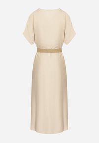 Born2be - Beżowa Wiskozowa Sukienka Pudełkowa z Paskiem i Rozcięciami po Bokach Sonanira. Okazja: na co dzień. Typ kołnierza: dekolt w serek. Kolor: beżowy. Materiał: wiskoza. Styl: casual, elegancki #3