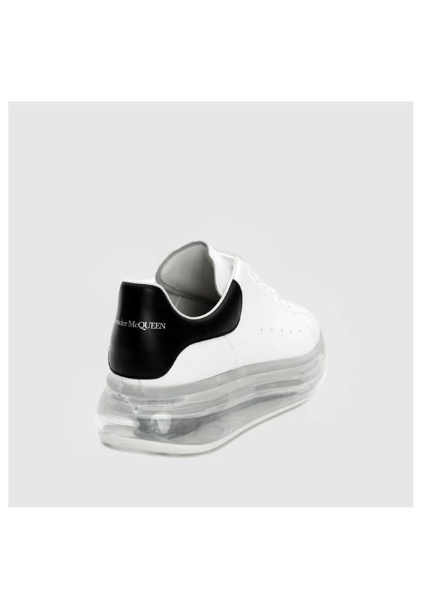 Alexander McQueen - ALEXANDER MCQUEEN Białe sneakersy męskie z przezroczystą podeszwą, Rozmiar 41. Kolor: biały. Materiał: skóra