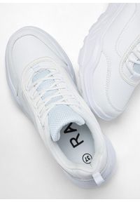 bonprix - Sneakersy chunky z lekką podeszwą. Zapięcie: sznurówki. Kolor: biały. Obcas: na platformie #2