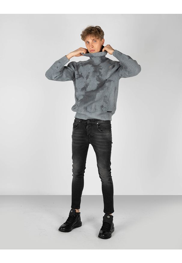 Takeshy Kurosawa Sweter "Dolcevita". Okazja: na co dzień. Typ kołnierza: golf. Materiał: dzianina, wełna. Wzór: aplikacja. Styl: casual