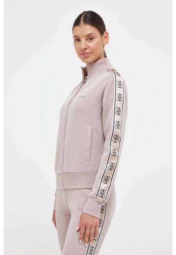 Guess bluza damska kolor beżowy z aplikacją. Okazja: na co dzień. Kolor: beżowy. Wzór: aplikacja. Styl: casual