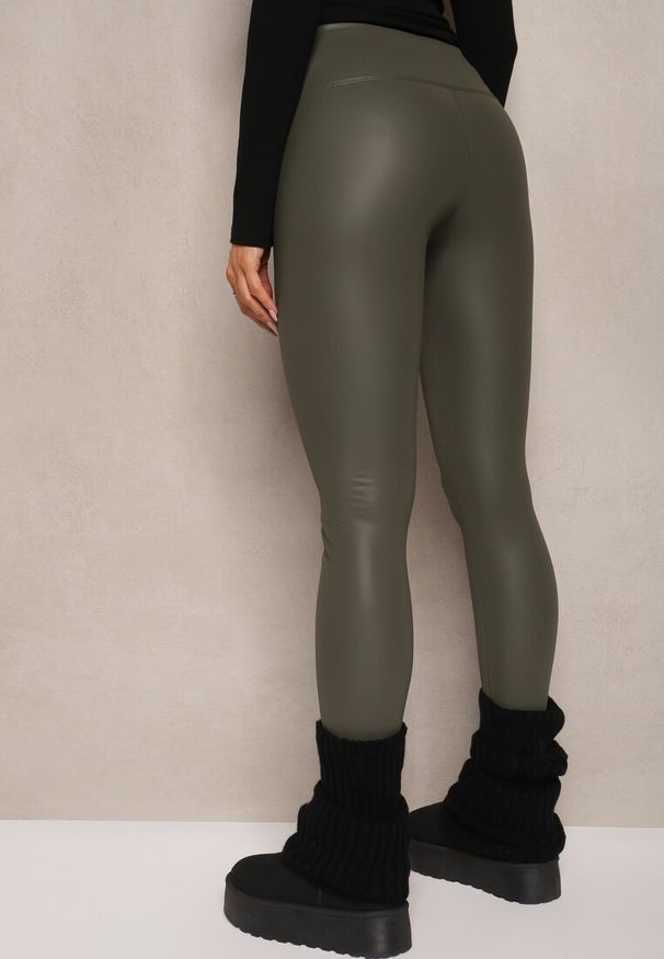 Renee - Ciemnozielone Legginsy z Imitacji Skóry High Waist z Polarem Selabra. Okazja: na co dzień. Stan: podwyższony. Kolor: zielony. Materiał: polar, skóra. Styl: casual