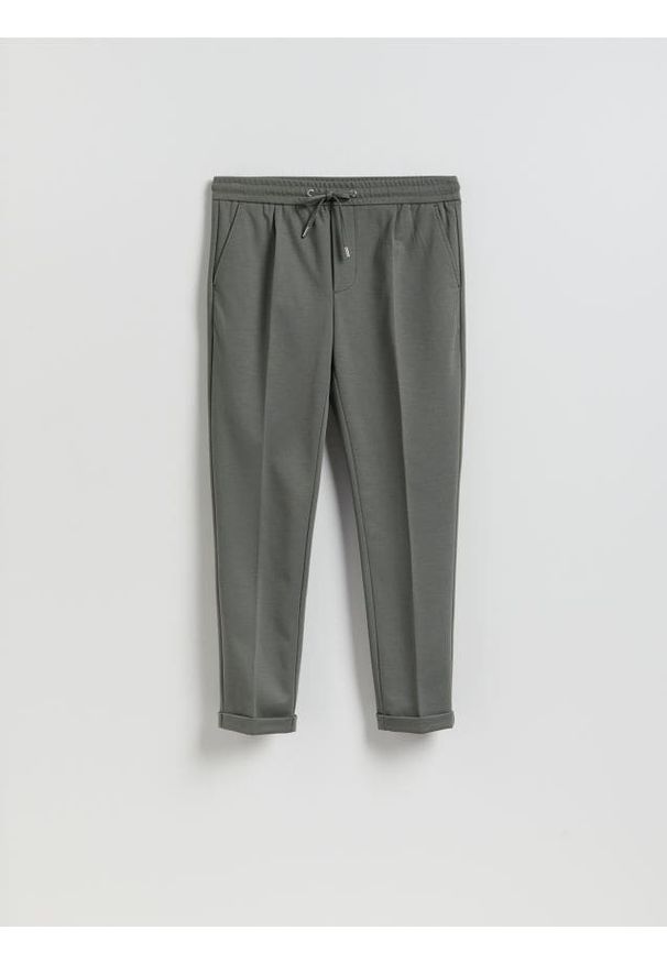 Reserved - Spodnie regular z włóknem bambusowym - zielony. Kolor: zielony. Materiał: włókno