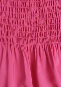 Renee - Fuksjowa Bawełniana Sukienka na Ramiączkach z Gumką w Pasie o Rozkloszowanym Kroju Holfea. Okazja: na co dzień, do pracy, na spacer. Kolor: różowy. Materiał: bawełna. Długość rękawa: na ramiączkach. Sezon: lato. Typ sukienki: rozkloszowane, proste. Styl: casual, klasyczny, elegancki #6