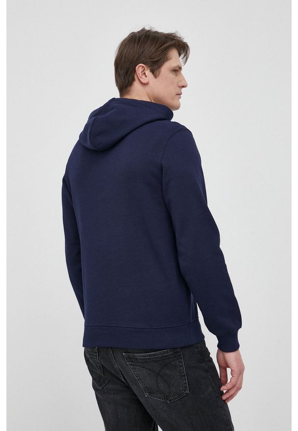 Lacoste Bluza bawełniana męska kolor granatowy z kapturem z nadrukiem. Okazja: na co dzień. Typ kołnierza: kaptur. Kolor: niebieski. Materiał: bawełna. Wzór: nadruk. Styl: casual