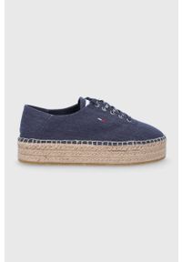 Tommy Jeans Tenisówki kolor granatowy. Nosek buta: okrągły. Zapięcie: sznurówki. Kolor: niebieski. Materiał: materiał, włókno. Obcas: na platformie