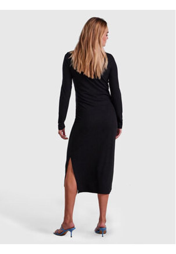 Pieces Sukienka codzienna Kylie 17126214 Czarny Slim Fit. Okazja: na co dzień. Kolor: czarny. Materiał: wiskoza, syntetyk. Typ sukienki: proste. Styl: casual