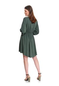 TOP SECRET - Sukienka z bufiastymi rękawami. Okazja: na co dzień. Kolor: zielony. Wzór: aplikacja. Sezon: jesień. Typ sukienki: szmizjerki. Styl: casual #3