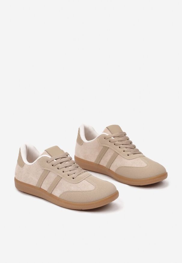 Born2be - Ciemnobeżowe Sneakersy z Imitacji Zamszu na Płaskiej Podeszwie Memeriana. Kolor: beżowy. Materiał: zamsz. Szerokość cholewki: normalna. Obcas: na płaskiej podeszwie