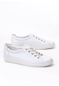 ecco - Sneakersy damskie białe ECCO Soft 2.0. Kolor: biały. Materiał: materiał. Sezon: lato #1