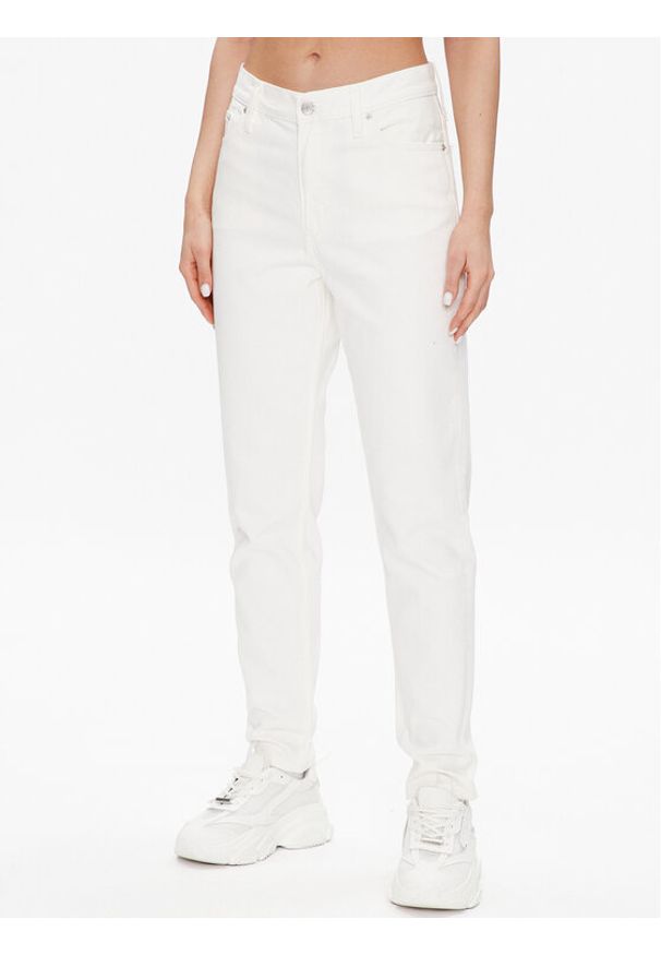 Calvin Klein Jeans Jeansy J20J220603 Biały Regular Fit. Kolor: biały