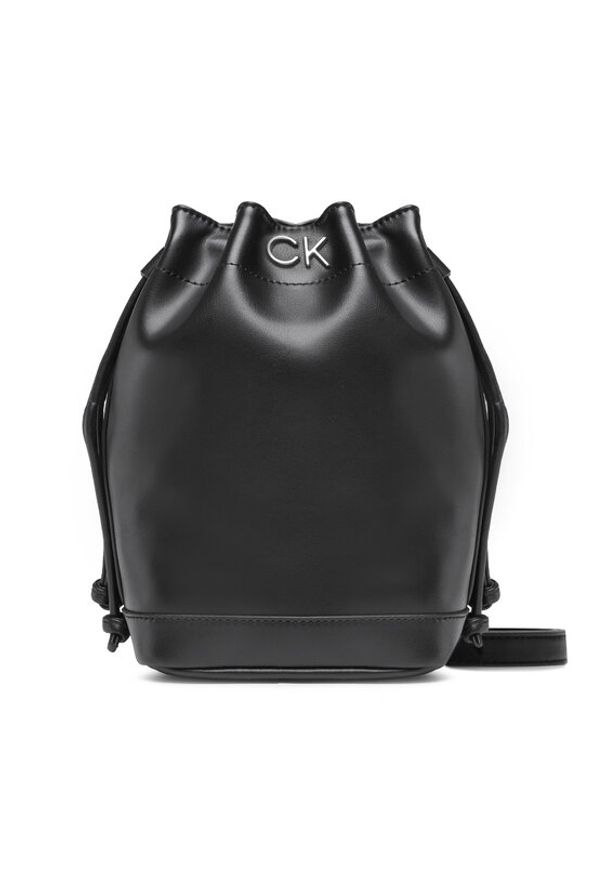Calvin Klein Jeans Torebka Re-Lock Drawstring Bag Mini K60K610450 Czarny. Kolor: czarny. Materiał: skórzane