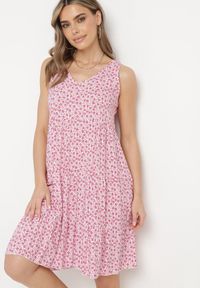Born2be - Różowa Bawełniana Sukienka w Kwiaty z Falbanką Rissafa. Okazja: na co dzień. Kolor: różowy. Materiał: bawełna. Wzór: kwiaty. Typ sukienki: proste. Styl: casual #1