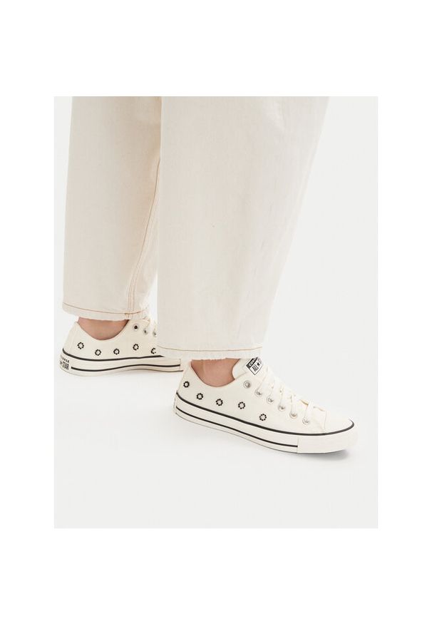 Trampki Converse. Kolor: kremowy