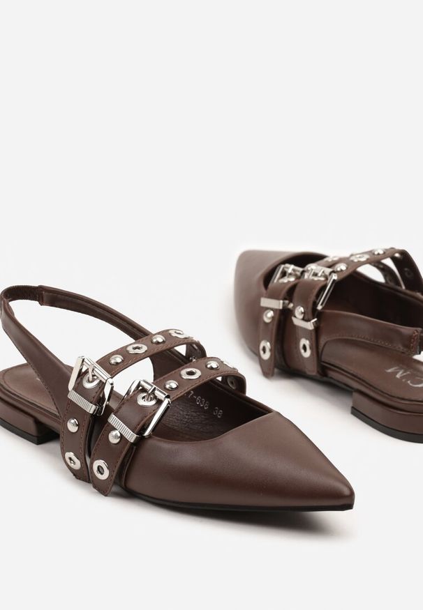 Renee - Brązowe Sandały Typu Slingback Ozdobione Klamrami Selritia. Okazja: na co dzień. Zapięcie: klamry. Kolor: brązowy. Wzór: aplikacja. Styl: casual