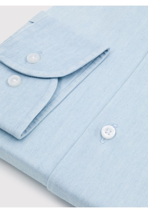 Pako Lorente - PAKO LORENTE - Jasnoniebieska koszula jeansowa. Typ kołnierza: kołnierzyk włoski. Kolor: niebieski. Materiał: jeans. Długość rękawa: długi rękaw. Długość: długie. Wzór: gładki