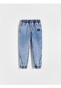 Reserved - Elastyczne jeansy jogger - niebieski. Kolor: niebieski