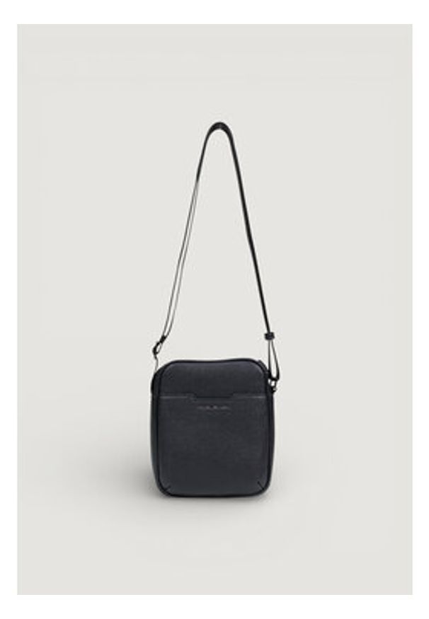 Armani Exchange Saszetka XM002584 AF22651 UC001 Czarny. Kolor: czarny. Materiał: skóra