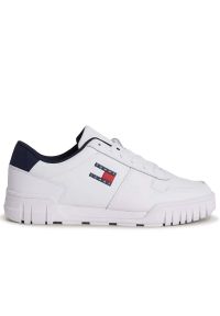 Buty Tommy Jeans TJM Cupsole Essential EM0EM01396-YBS - białe. Zapięcie: sznurówki. Kolor: biały. Materiał: skóra. Szerokość cholewki: normalna. Wzór: aplikacja. Obcas: na platformie #1