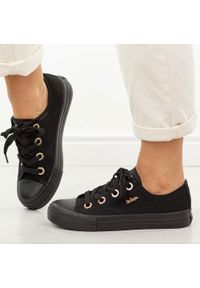 Czarne trampki damskie Lee Cooper 4069. Okazja: na spacer, na co dzień. Nosek buta: okrągły. Kolor: czarny. Materiał: tkanina. Szerokość cholewki: normalna. Sezon: wiosna, lato. Styl: casual, klasyczny, sportowy #1