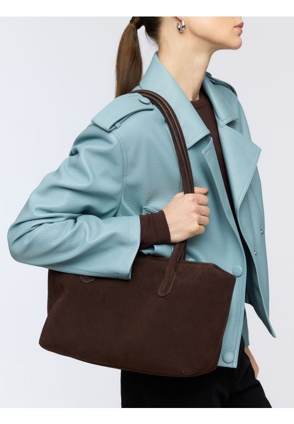 Reserved - Zamszowa torebka shopper - ciemnobrązowy. Kolor: brązowy. Materiał: zamszowe