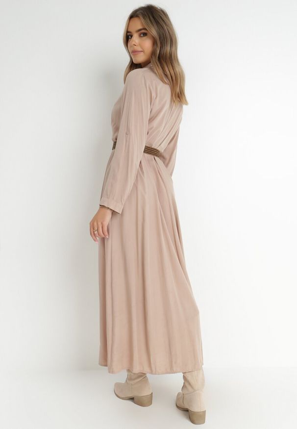 Born2be - Jasnobeżowa Sukienka Controllable. Okazja: na co dzień. Kolor: beżowy. Długość rękawa: długi rękaw. Typ sukienki: rozkloszowane, szmizjerki. Styl: casual, klasyczny. Długość: maxi